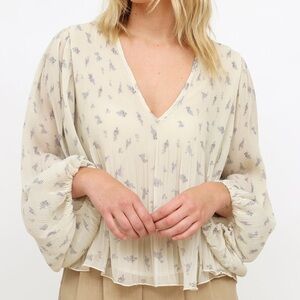 Ganni Cream Floral Pleated Blouse sz 40